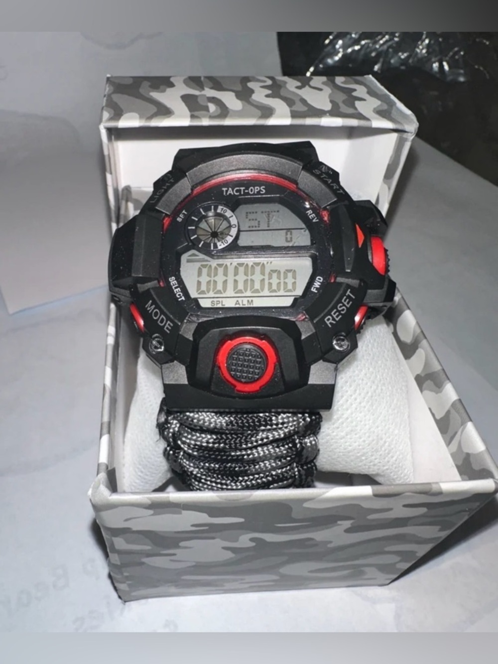 TACT-OPS Watch with box New
Stainless steel and water resistant
Brand New